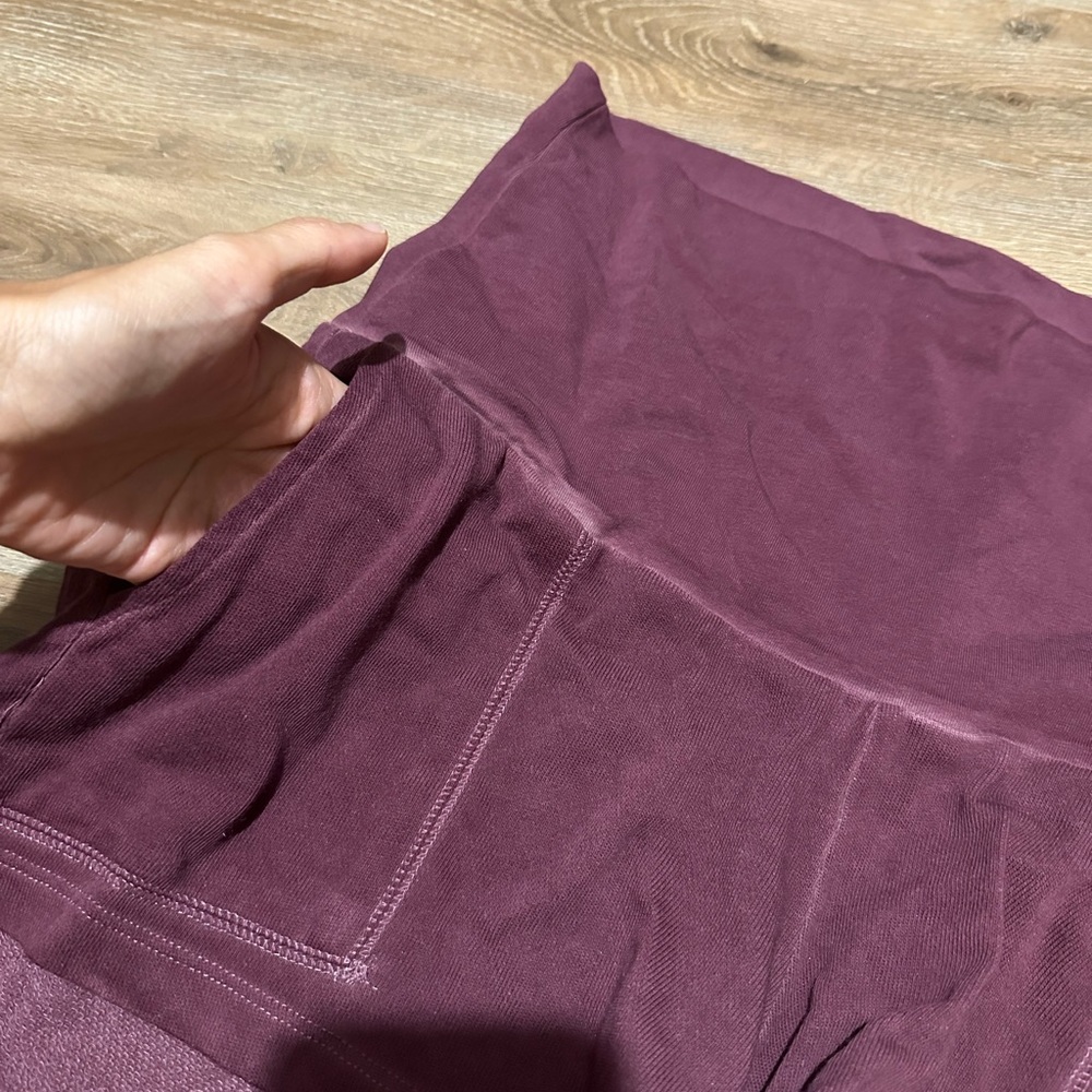 NWT Old Navy Maternity Rollover Waist Shorts in Plum Size XS - Picture 3 of 3